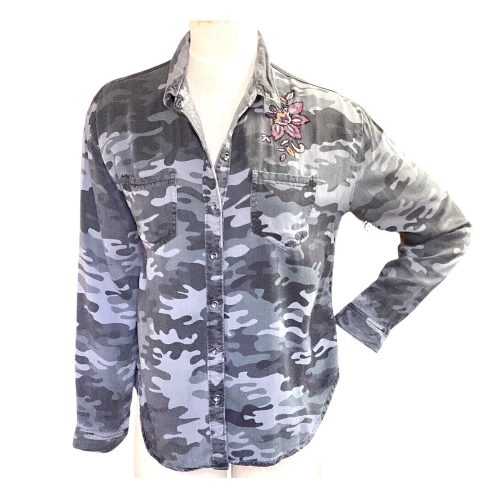 Knox Rose Button Up Camouflage Top Embroidered Flower Patch M 142J